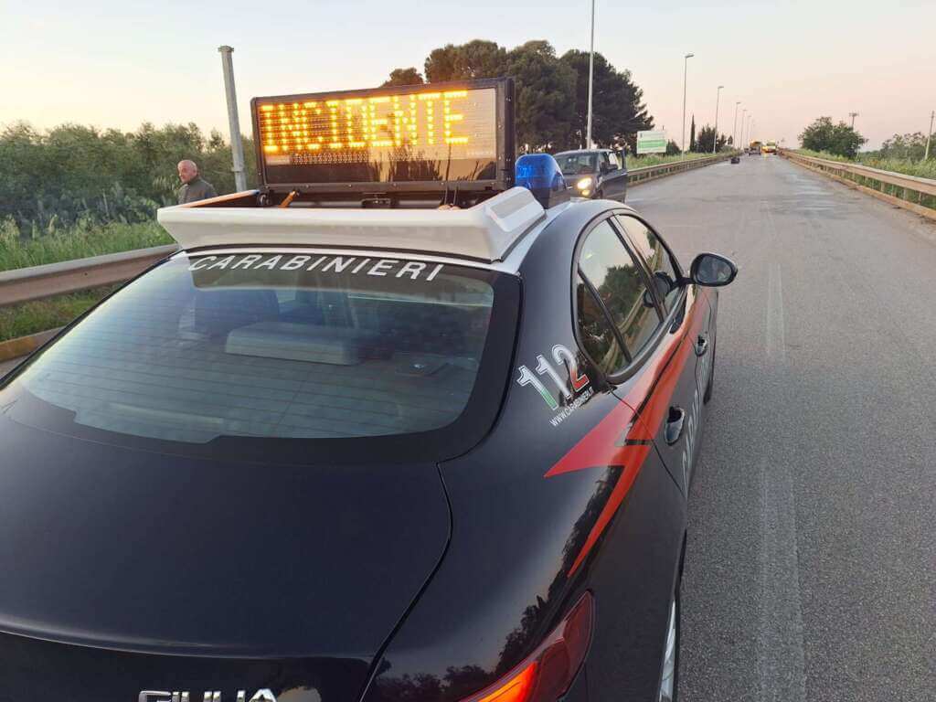 Incidente sulla Corato-Bisceglie, scontro frontale tra due auto: muore un 62enne, 2 feriti – FOTO