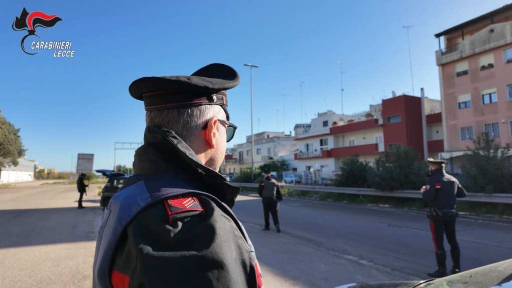 Condannato a 30 anni per omicidio, preso il latitante Carmine Mazzotta: si nascondeva in un b&b a Torre Lapillo – VIDEO Condannato a 30 anni per omicidio, preso il latitante Carmine Mazzotta: si nascondeva in un b&b a Torre Lapillo – VIDEO