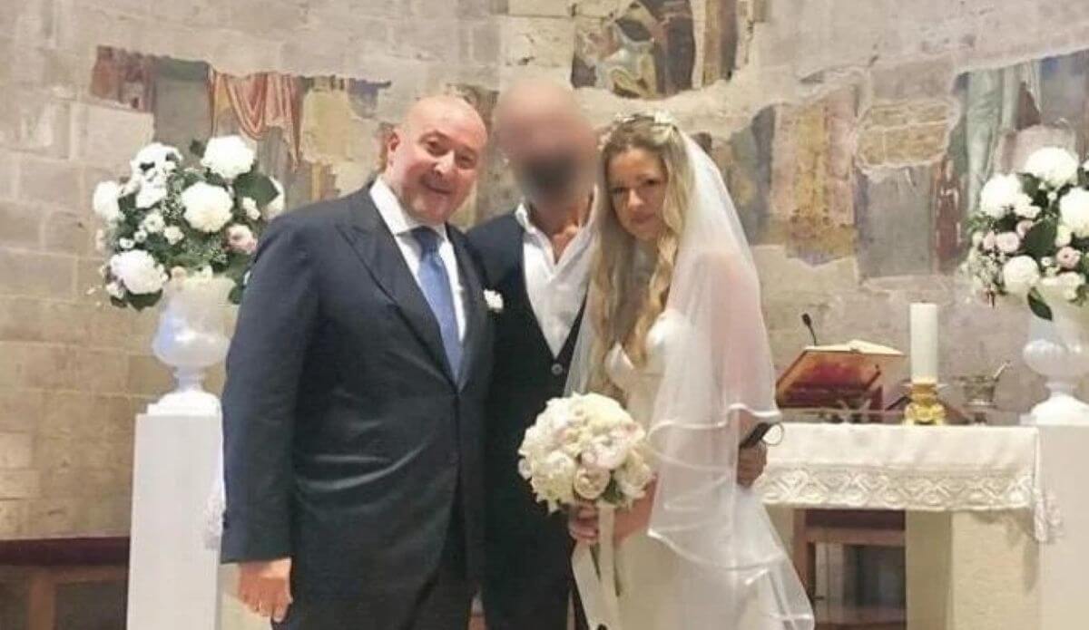 L’assunzione della moglie in Adp, il Pd scarica Caracciolo: per lui spazio tra i civici? L’assunzione della moglie in Adp, il Pd scarica Caracciolo: per lui spazio tra i civici?