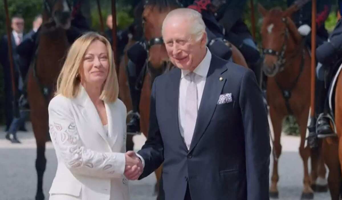 Carlo e Camilla a Roma, il Re incontra la premier a Villa Pamphilj: questa sera la cena al Quirinale