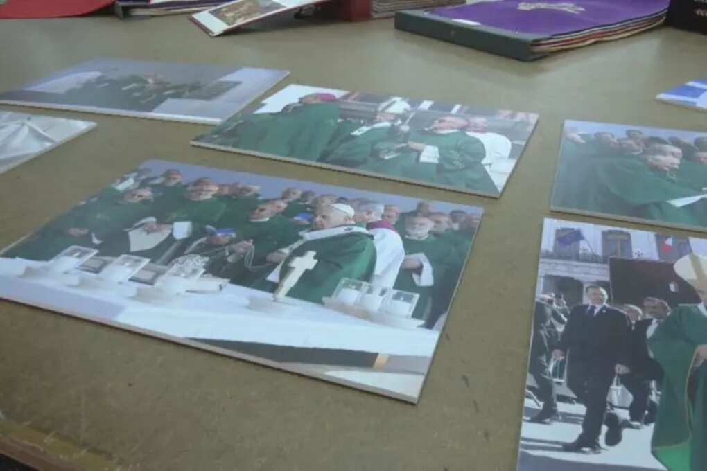Nel Barese un omaggio per ricordare Bergoglio: «La “Casula Francesco” come un riflesso del suo papato» Nel Barese un omaggio per ricordare Bergoglio: «La “Casula Francesco” come un riflesso del suo papato»