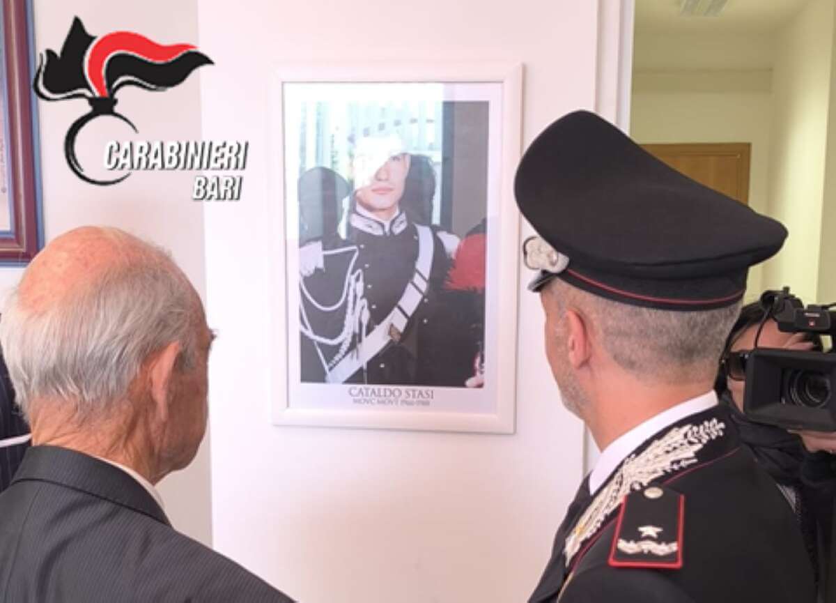 Ruvo di Puglia, la caserma intitolata a Cataldo Stasi: carabiniere ucciso dalla banda della Uno bianca – FOTO Ruvo di Puglia, la caserma intitolata a Cataldo Stasi: carabiniere ucciso dalla banda della Uno bianca – FOTO