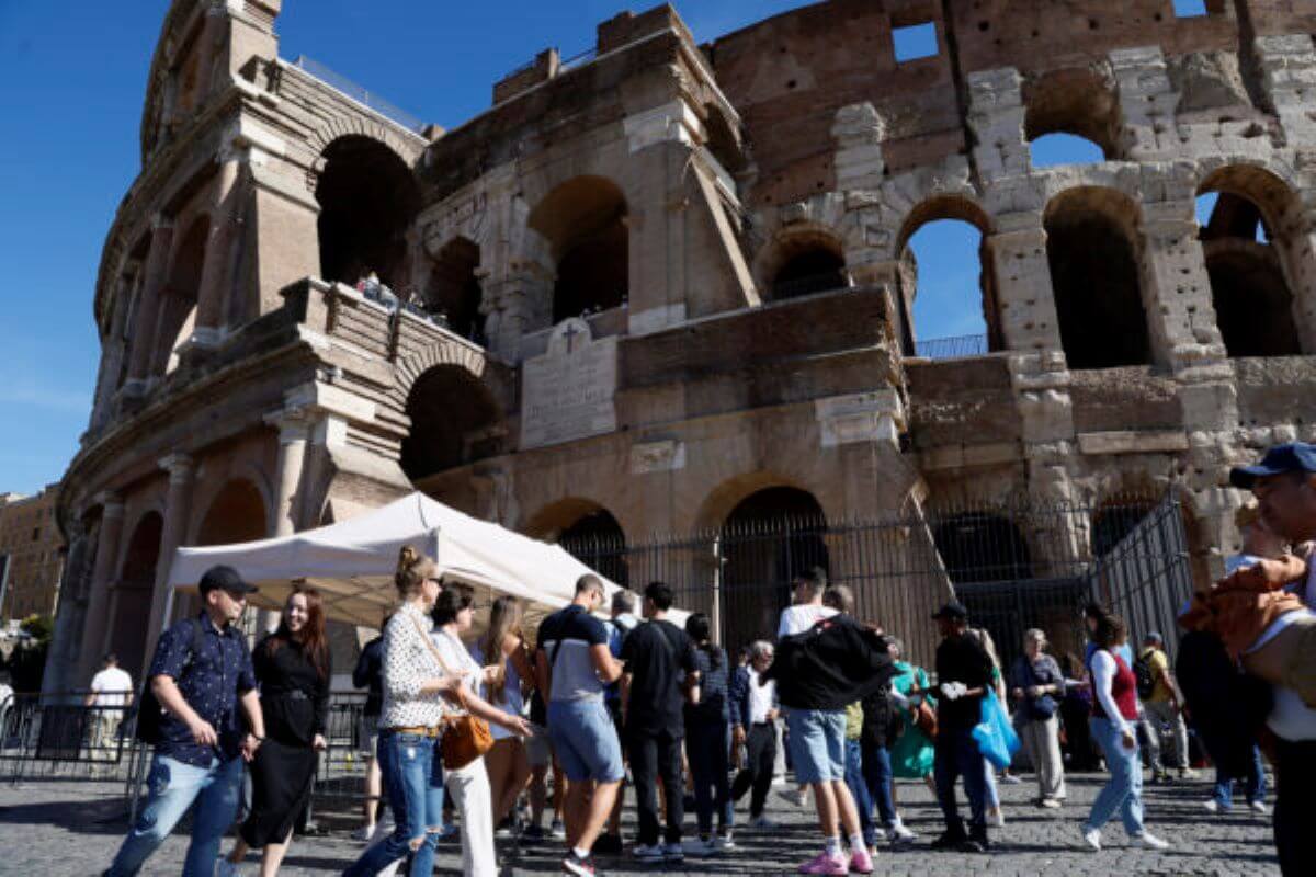 Roma, multa da 20 milioni per le biglietterie del Colosseo: sanzionati anche gli operatori turistici