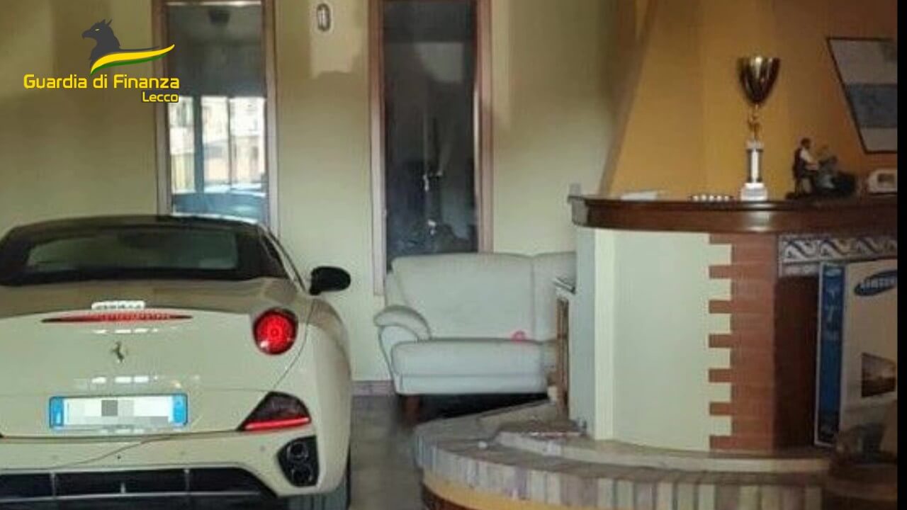 Bancarotta fraudolenta tra Puglia e Lombardia, confiscati beni per 2 mln: anche auto e case di lusso – VIDEO Bancarotta fraudolenta tra Puglia e Lombardia, confiscati beni per 2 mln: anche auto e case di lusso – VIDEO