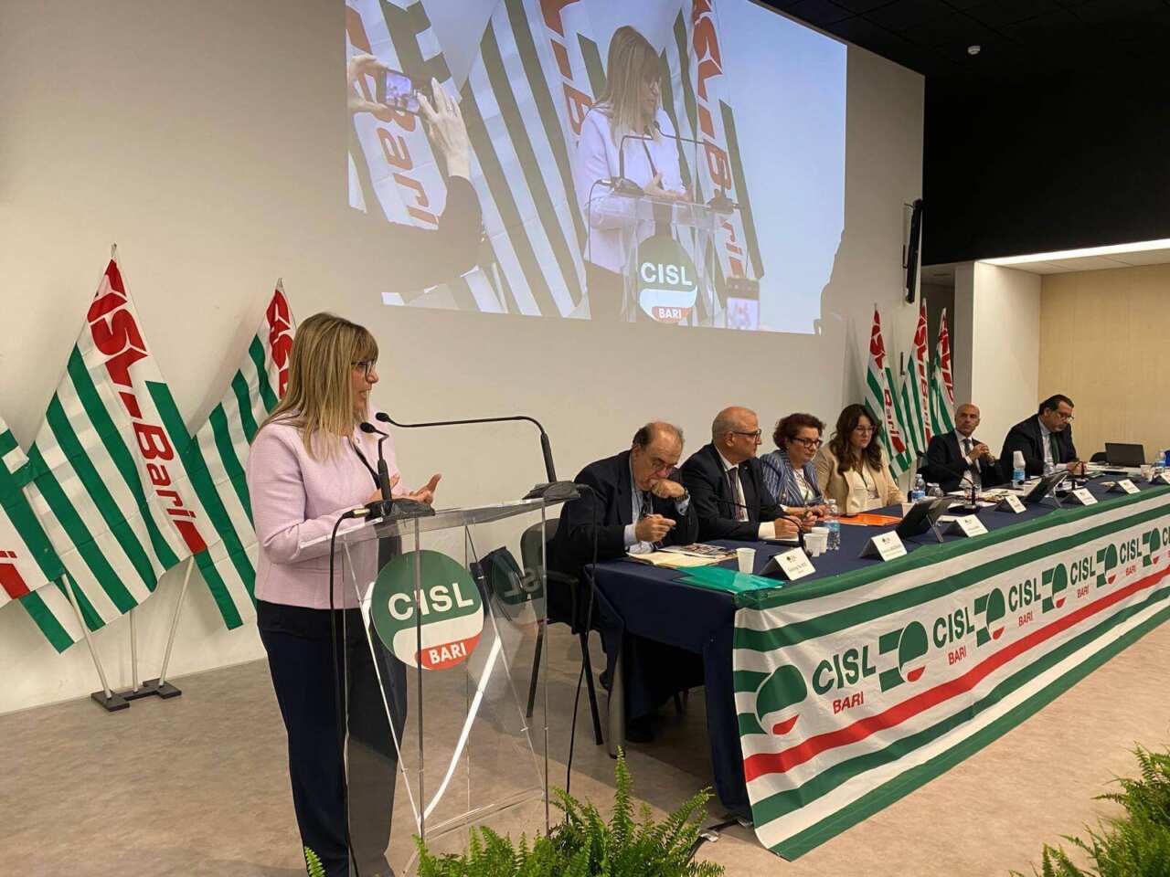 Puglia, più lavoro per tutti ma meno per le donne: la Cisl lancia l’allarme