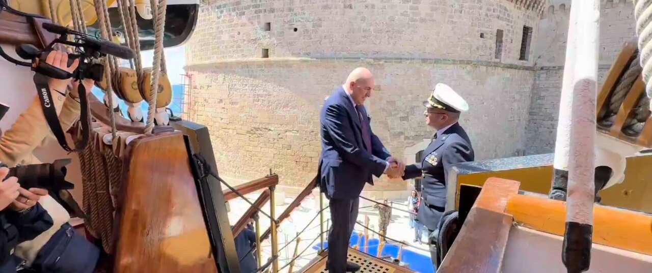Il ministro Crosetto a Taranto: «Città dall’enorme potenziale. La Vespucci? Un successo in tutto il mondo» Il ministro Crosetto a Taranto: «Città dall’enorme potenziale. La Vespucci? Un successo in tutto il mondo»
