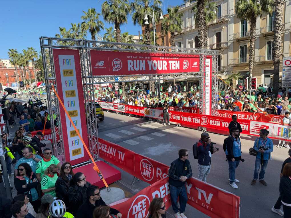Bari, via alla Deejay Ten: in migliaia ai nastri di partenza dell’evento ideato da Linus – FOTO e VIDEO Bari, via alla Deejay Ten: in migliaia ai nastri di partenza dell’evento ideato da Linus – FOTO e VIDEO