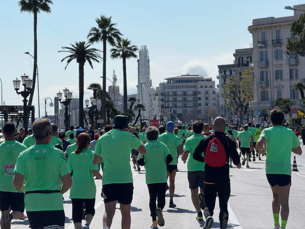 Bari, in ottomila alla Deejay Ten: la città si colora di sport e divertimento Bari, in ottomila alla Deejay Ten: la città si colora di sport e divertimento