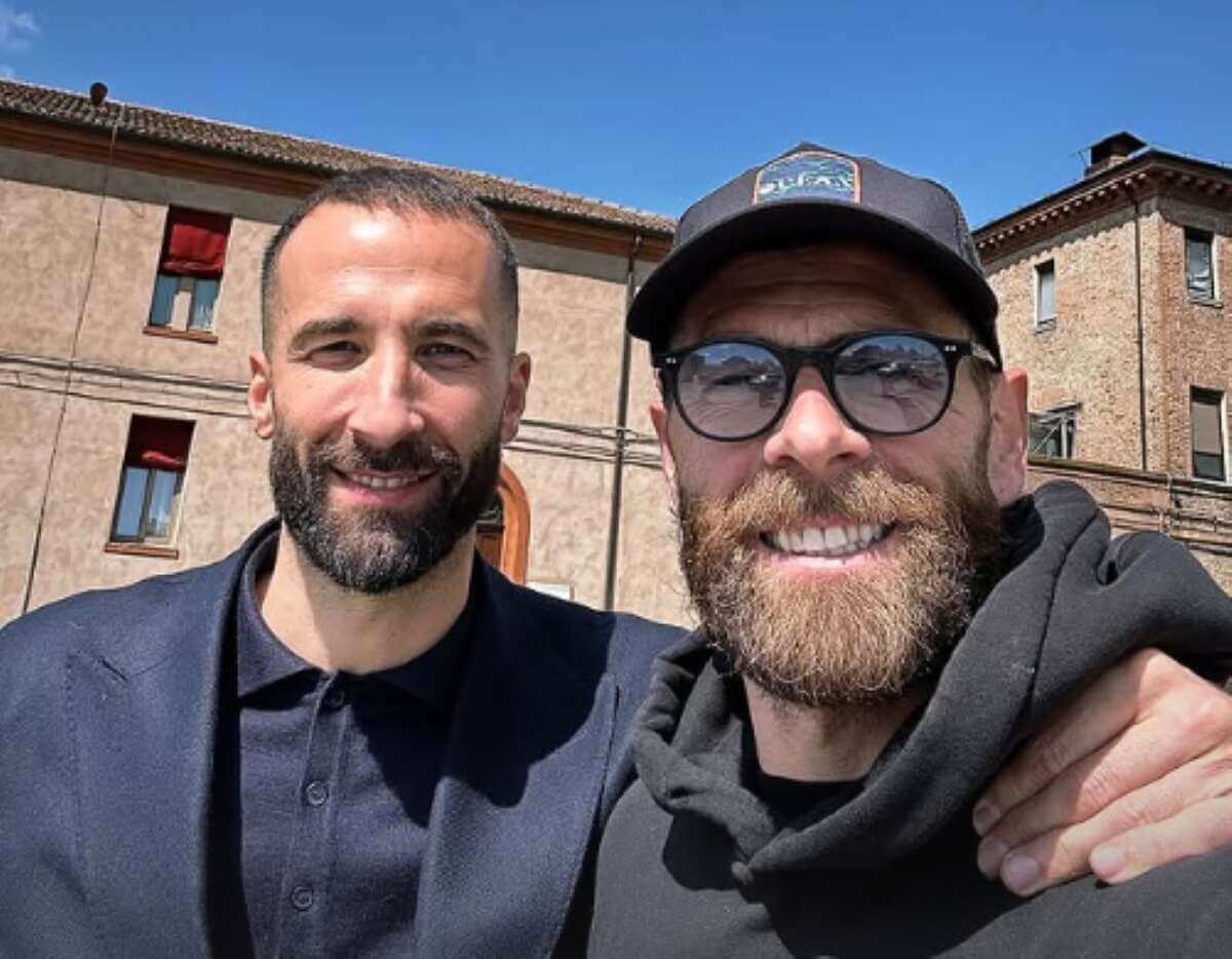«Direttore», due “vecchie” glorie biancorosse in giro per Ferrara: il selfie social di Antenucci e Di Cesare «Direttore», due “vecchie” glorie biancorosse in giro per Ferrara: il selfie social di Antenucci e Di Cesare
