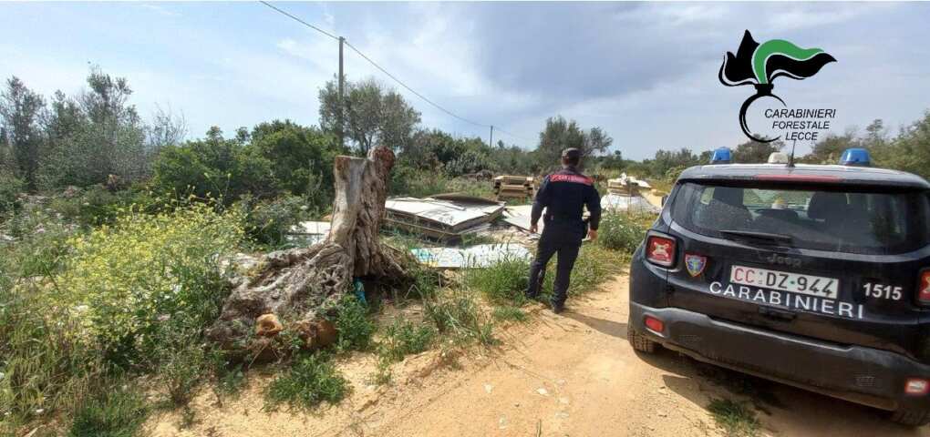 Alliste, scoperta una discarica abusiva in un’area sottoposta a vincolo: denunciato un 70enne