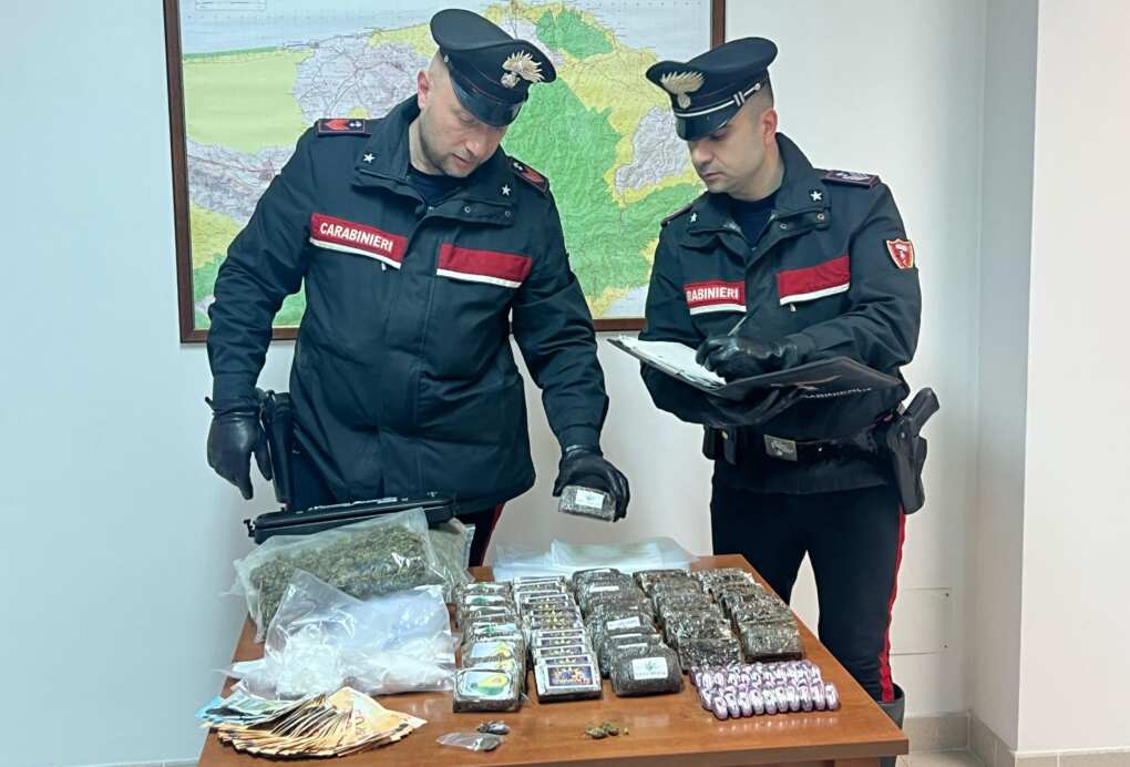 Cagnano Varano, in casa ha quasi nove chili di droga: arrestato un 30enne Cagnano Varano, in casa ha quasi nove chili di droga: arrestato un 30enne
