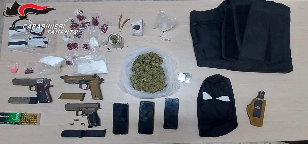 Ginosa Marina, nascondevano in casa armi e un chilo di droga: arrestati tre giovani