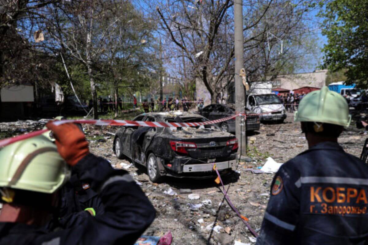 Londra, vertice per la pace in Ucraina ma non cessano i raid russi: un drone uccide 9 persone Londra, vertice per la pace in Ucraina ma non cessano i raid russi: un drone uccide 9 persone