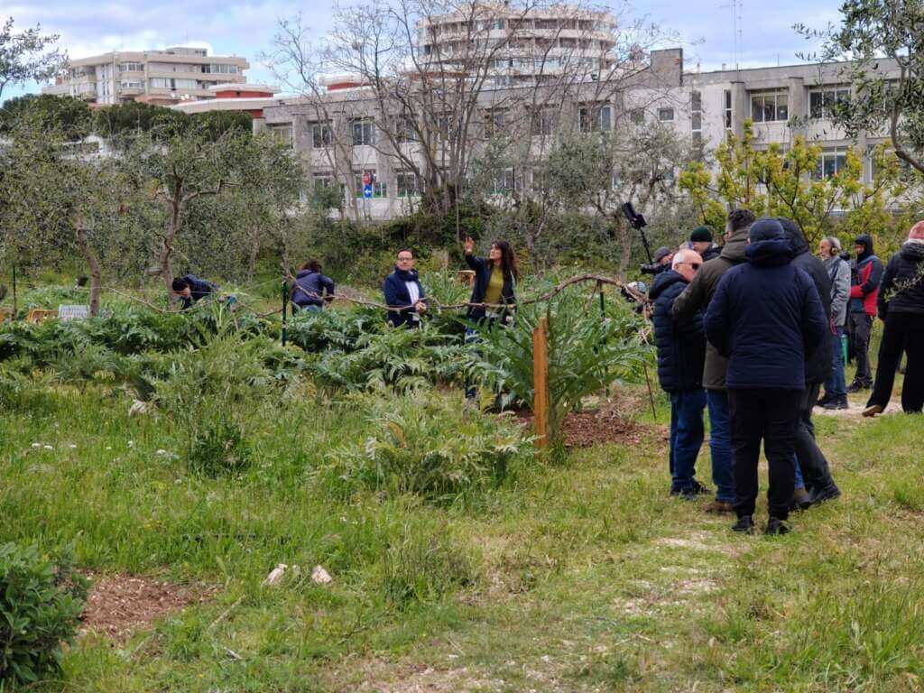Bari, Elisa Isoardi fa tappa a Ortodomingo per raccontare su Rai 1 le buone pratiche di comunità – FOTO