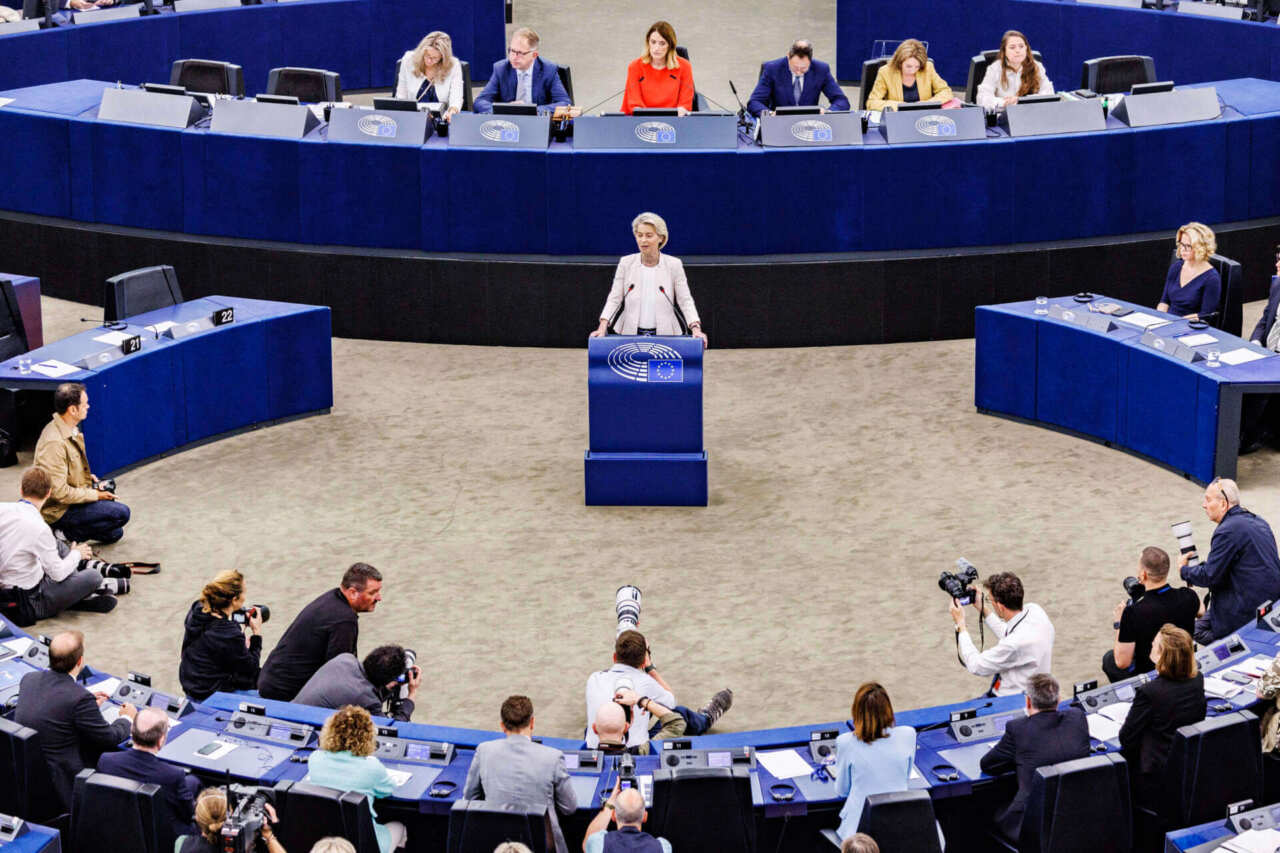 Dazi, l’Ue risponde a Trump che li sospende per tre mesi. La Cina attacca gli Usa con tariffe all’84% Dazi, l’Ue risponde a Trump che li sospende per tre mesi. La Cina attacca gli Usa con tariffe all’84%