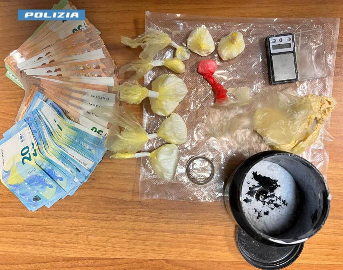 Lecce, nasconde la cocaina nei boxer: arrestato un 47enne. A casa aveva altra droga – VIDEO Lecce, nasconde la cocaina nei boxer: arrestato un 47enne. A casa aveva altra droga – VIDEO