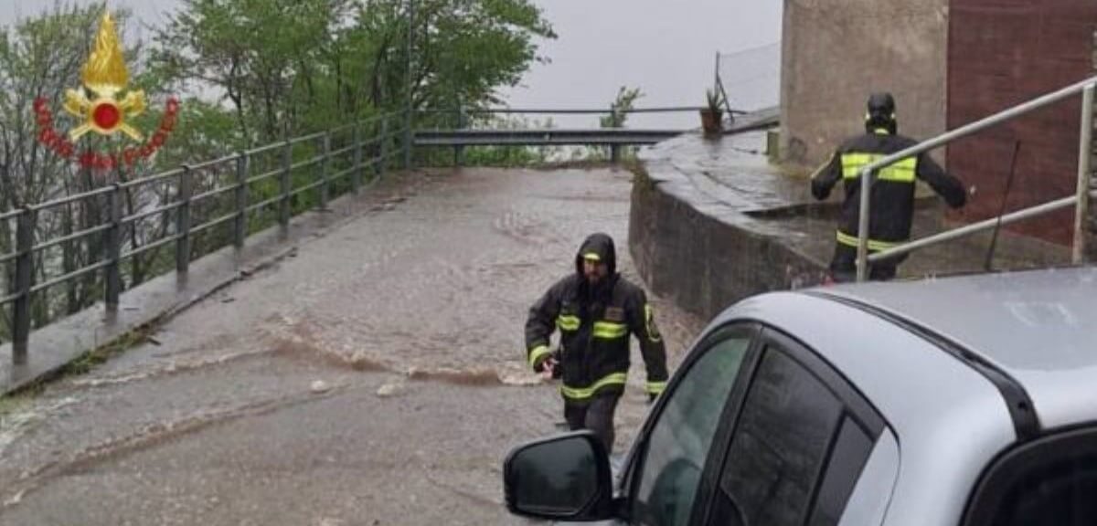 Maltempo, esondazioni e frane al Nord: allerta rossa in Piemonte, chiusi i parchi a Milano Maltempo, esondazioni e frane al Nord: allerta rossa in Piemonte, chiusi i parchi a Milano