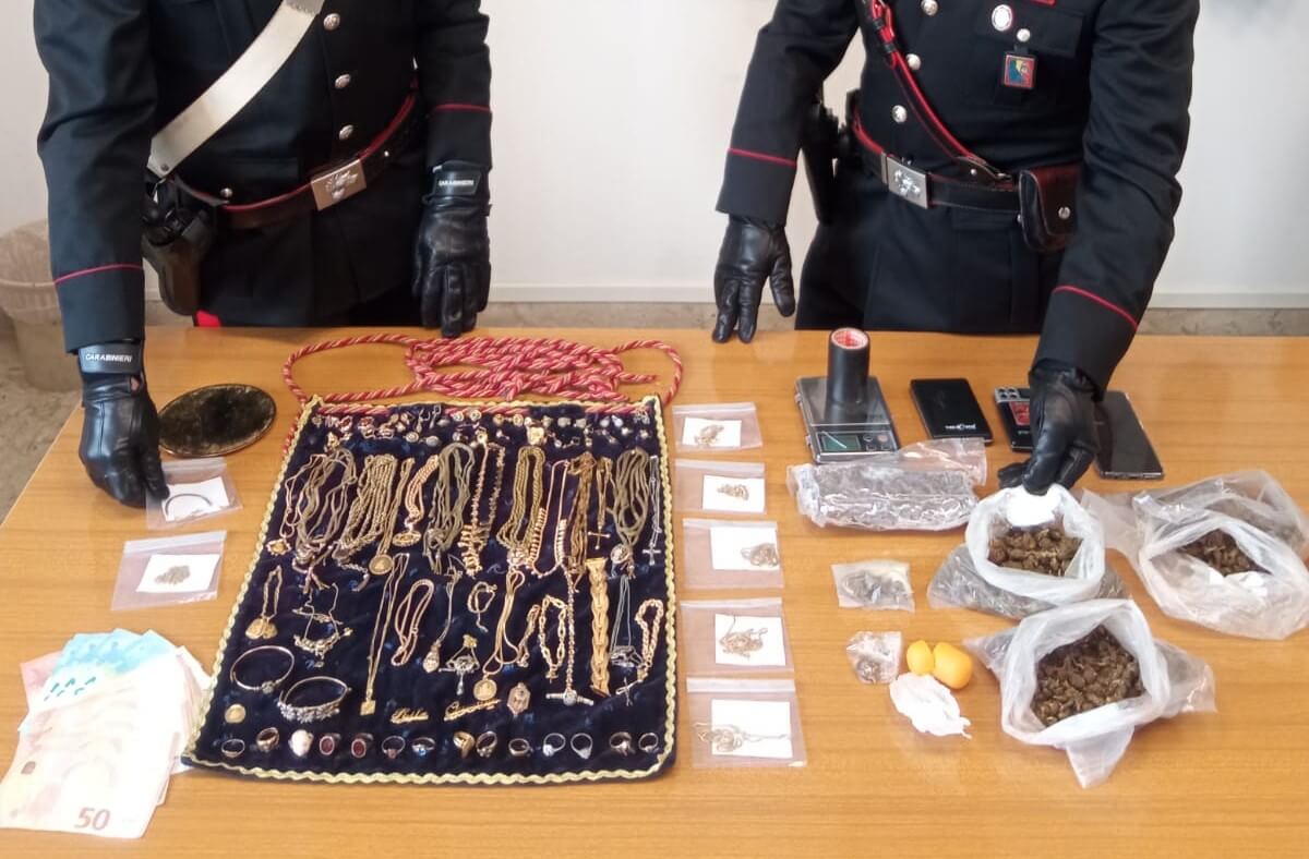 Rubò gli ori dalla statua della Madonna a Vignacastrisi: arrestato un 32enne, aveva anche droga