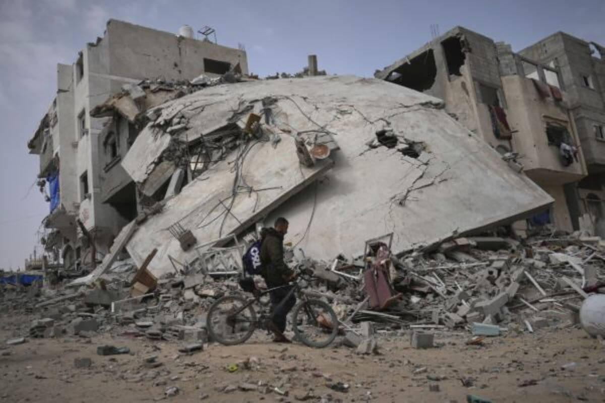 Gaza, 93 morti nei raid israeliani. Spari contro diplomatici a Jenin, ONU: «Aiuti insufficienti»