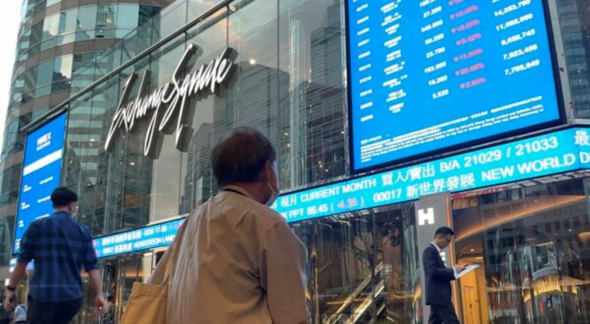 Borsa, apertura in forte ribasso: crollano i mercati europei e orientali