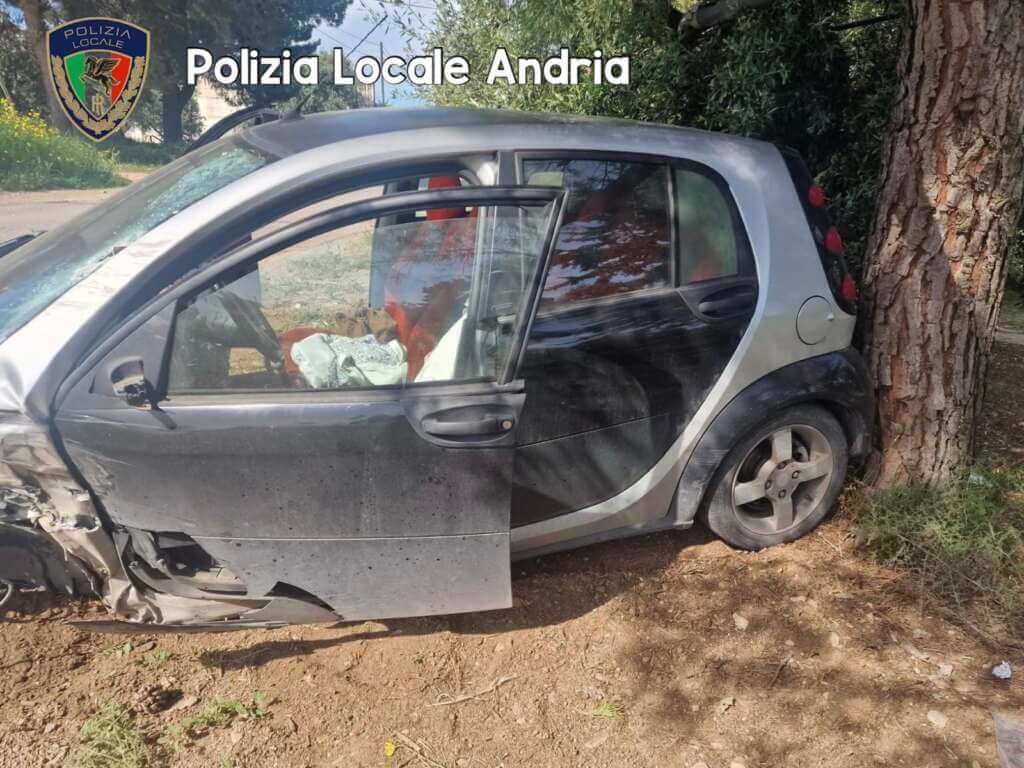 Incidente ad Andria, scontro tra un’auto e un camion: un 60enne in codice rosso