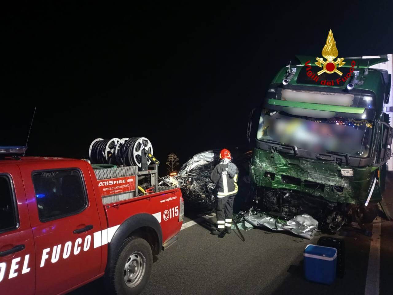 Genzano di Lucania, tragedia all’alba: auto si scontra con un tir, morti due giovani Genzano di Lucania, tragedia all’alba: auto si scontra con un tir, morti due giovani