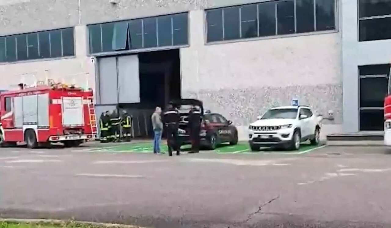 Colpito da una scarica elettrica in un’azienda veneta: muore operaio pugliese di 50 anni Colpito da una scarica elettrica in un’azienda veneta: muore operaio pugliese di 50 anni