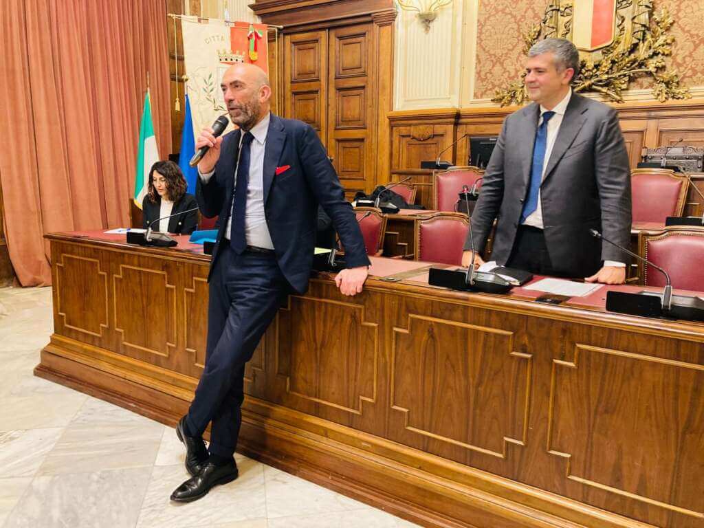 Bari premia l’eccellenza, consegnate 124 borse di studio a diplomati e laureati meritevoli – FOTO