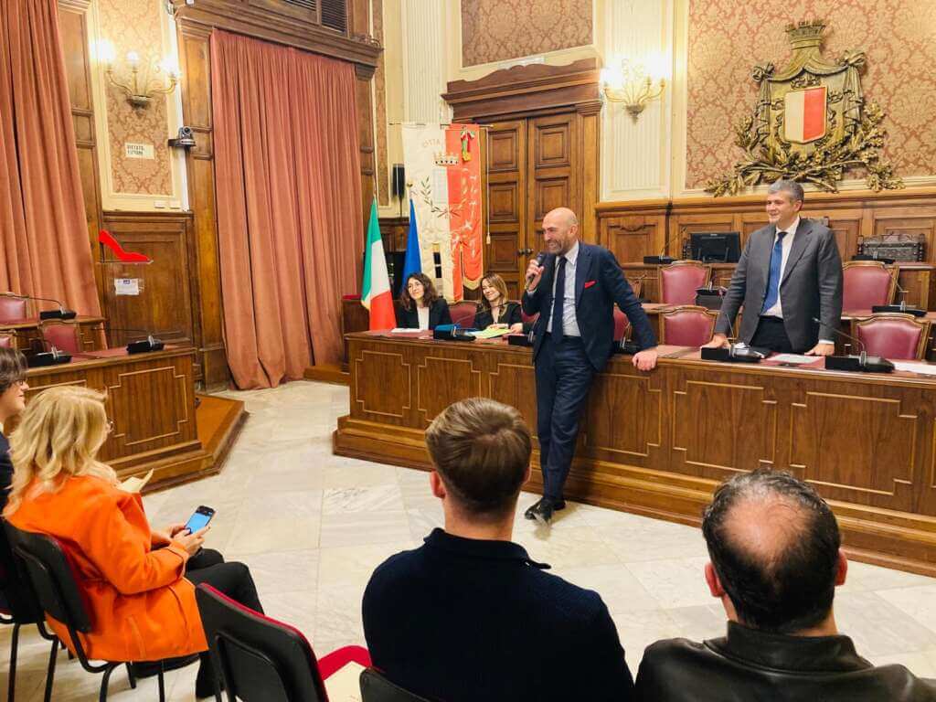 Bari premia l’eccellenza, consegnate 124 borse di studio a diplomati e laureati meritevoli – FOTO
