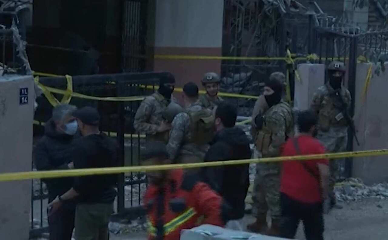 Israele attacca Beirut, rischia la tregua in Libano: morte 4 persone. Ucciso un leader di Hezbollah Israele attacca Beirut, rischia la tregua in Libano: morte 4 persone. Ucciso un leader di Hezbollah