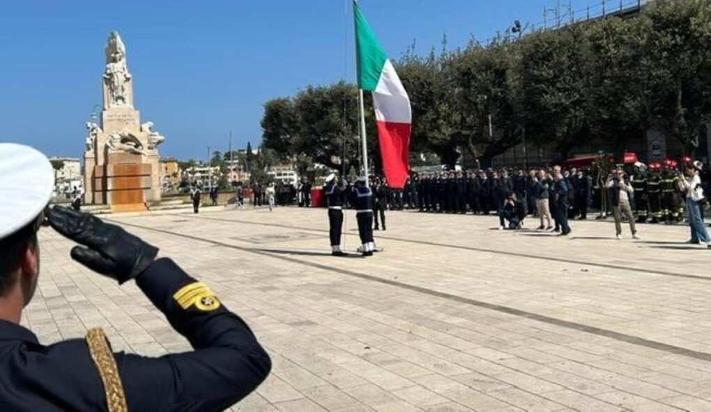 25 aprile a Brindisi, il prefetto Carnevale: «Un esempio vivo. L’obiettivo più grande: la libertà» 25 aprile a Brindisi, il prefetto Carnevale: «Un esempio vivo. L’obiettivo più grande: la libertà»