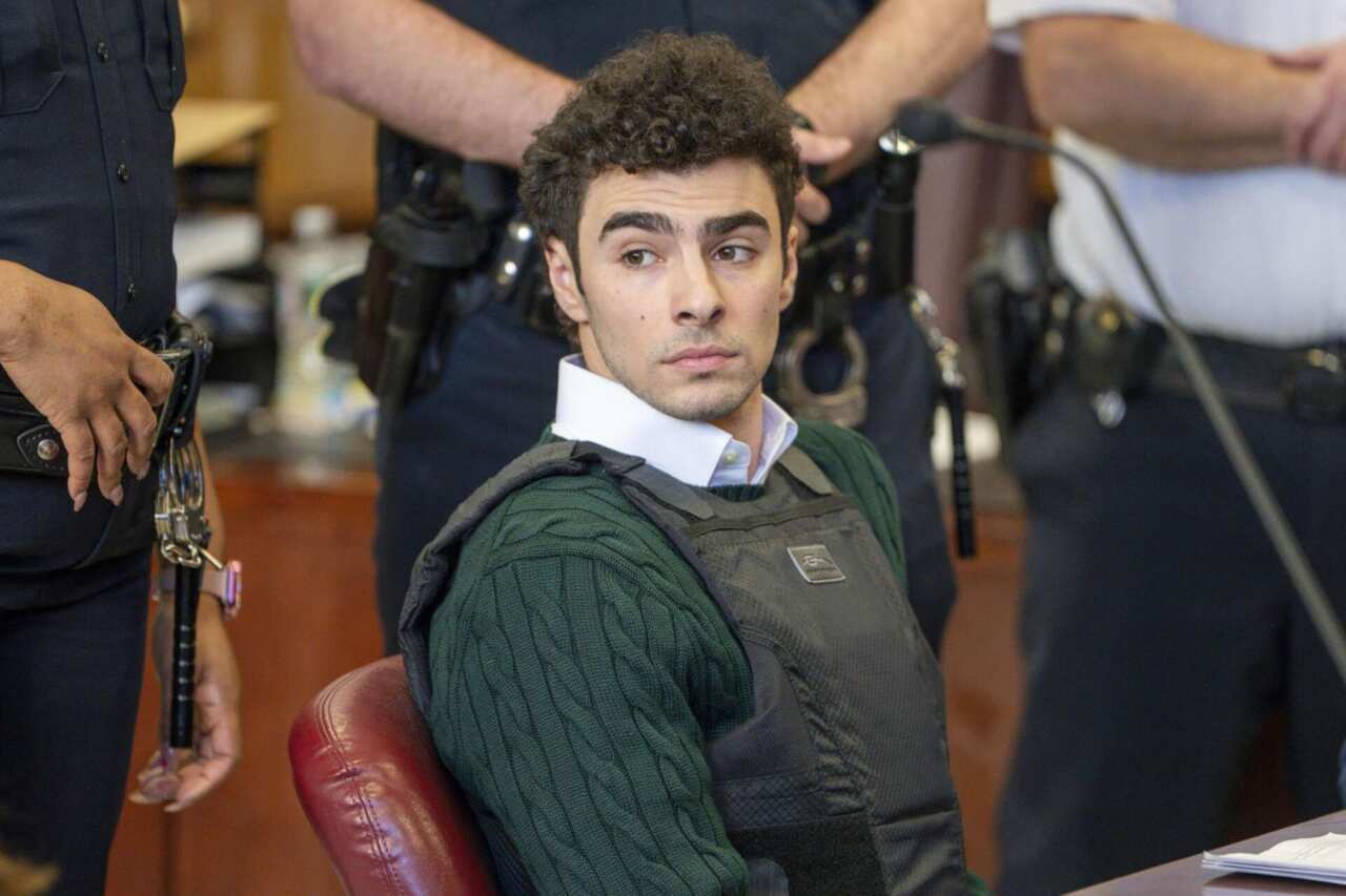 Usa, omicidio Thompson: la procuratrice Bondi ha chiesto la pena di morte per Mangione