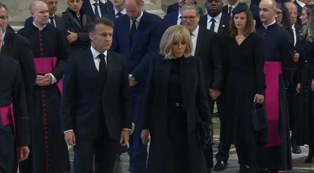L’addio al Papa, i funerali a San Pietro e l’arrivo a Santa Maria Maggiore – VIDEO L’addio al Papa, i funerali a San Pietro e l’arrivo a Santa Maria Maggiore – VIDEO