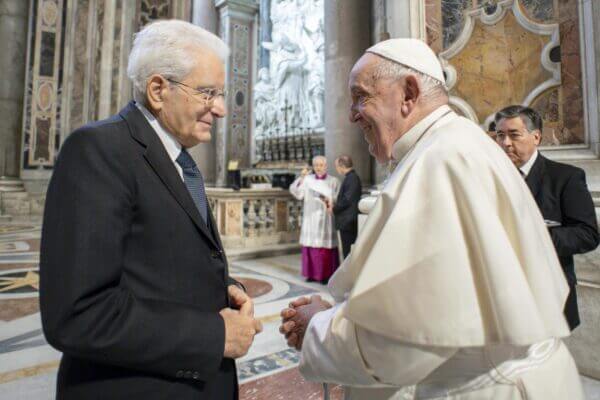 È morto il Papa, Farrell: «È tornato alla casa del Padre». Mattarella: «Grande dolore». Meloni: «Mancherà» È morto il Papa, Farrell: «È tornato alla casa del Padre». Mattarella: «Grande dolore». Meloni: «Mancherà»