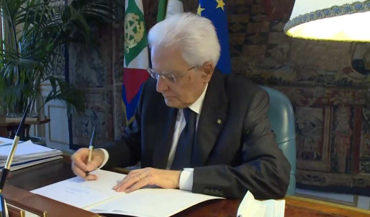 Crolli stradali, Mattarella promulga la “legge Morandi” e denuncia discriminazioni nella norma Crolli stradali, Mattarella promulga la “legge Morandi” e denuncia discriminazioni nella norma