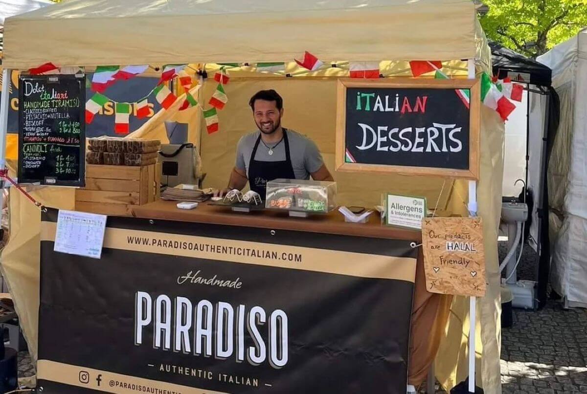 Dalla Puglia all’Inghilterra per recitare, poi arriva il Covid. Mattia: «Il tiramisù mi ha cambiato la vita» Dalla Puglia all’Inghilterra per recitare, poi arriva il Covid. Mattia: «Il tiramisù mi ha cambiato la vita»