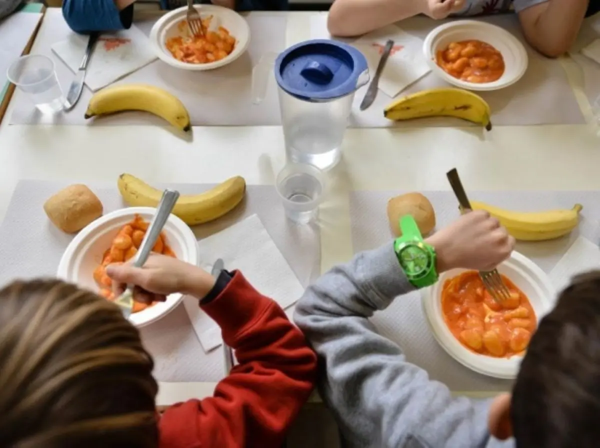 Educazione alimentare e lotta allo spreco: una mensa scolastica responsabile. Se ne discute a Bari Educazione alimentare e lotta allo spreco: una mensa scolastica responsabile. Se ne discute a Bari