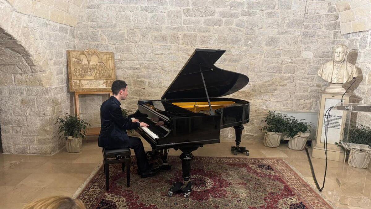 Trani, musicista non vedente laureato in pianoforte: Nicola Pio Nasca è il primo in Italia Trani, musicista non vedente laureato in pianoforte: Nicola Pio Nasca è il primo in Italia
