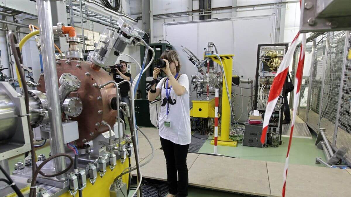 “Oscar della Fisica” anche a scienziati di UniBa e PoliBa per la collaborazione agli esperimenti del Cern