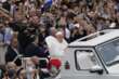Pasqua, papa Francesco benedice la folla: “Pace giusta per l’Ucraina”. Prima gli auguri con Vance