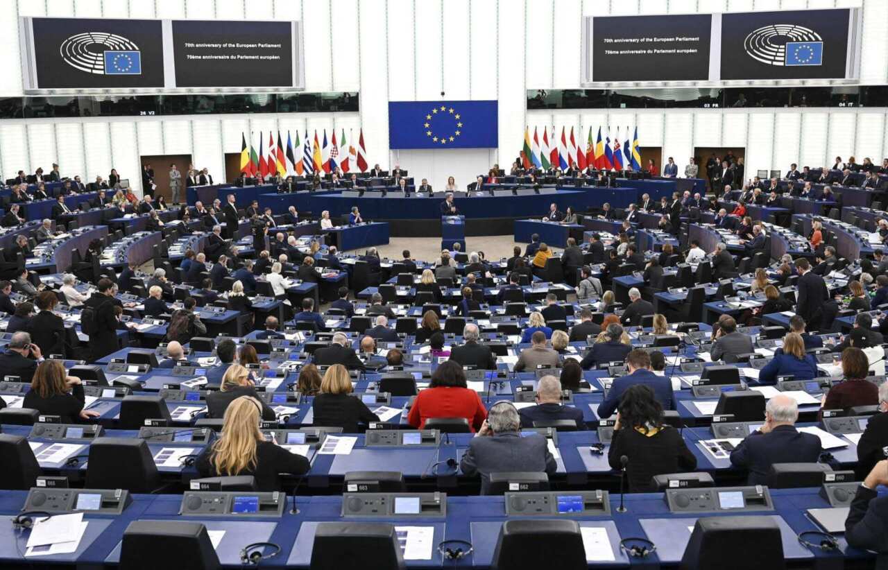Riarmo e difesa comune, il voto al Parlamento europeo divide ancora la maggioranza Riarmo e difesa comune, il voto al Parlamento europeo divide ancora la maggioranza