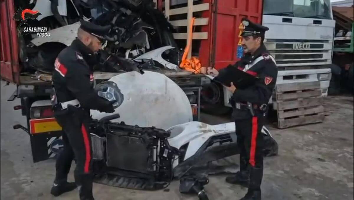 Auto rubate e cannibalizzate a Cerignola: un arresto e due fermi. Recuperati oltre 200 pezzi – VIDEO