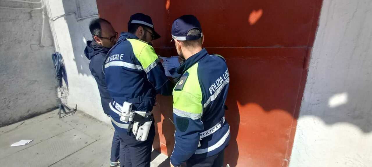 Bari, scoperto un deposito incontrollato di rifiuti in una carrozzeria di Palese: nei guai il titolare