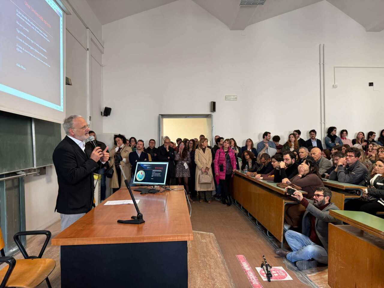 Uniba, Ponzio in corsa per il rettorato: «Lotta al precariato e sguardo all’estero» Uniba, Ponzio in corsa per il rettorato: «Lotta al precariato e sguardo all’estero»