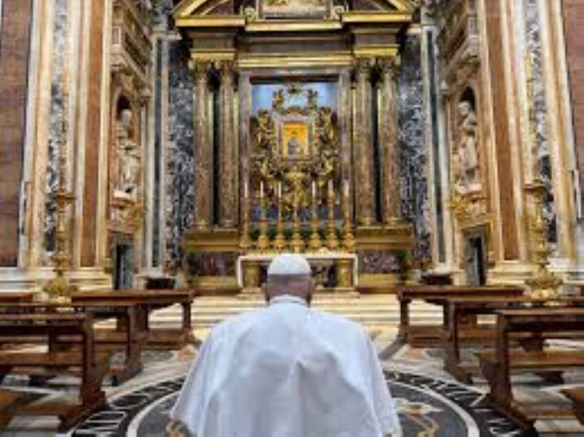 Il testamento di papa Francesco: “Sepolcro semplice, ho offerto la mia sofferenza per la pace tra i popoli”