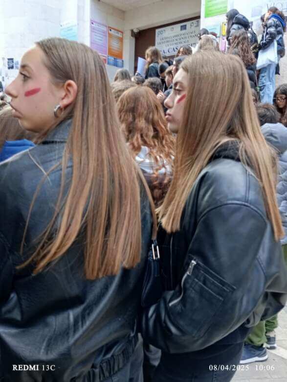 Barletta, la scritta “viva Turetta” sui muri dei bagni della scuola. Gli studenti: «Uno schifo» – FOTO e VIDEO Barletta, la scritta “viva Turetta” sui muri dei bagni della scuola. Gli studenti: «Uno schifo» – FOTO e VIDEO