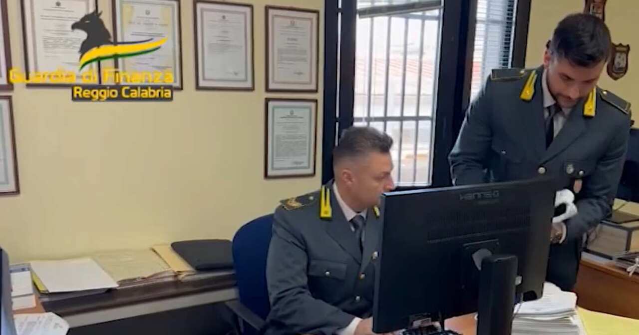 Reggio Calabria, frode su bonus edilizi: sequestro da 1,6 mln di euro. Un arresto per truffa aggravata Reggio Calabria, frode su bonus edilizi: sequestro da 1,6 mln di euro. Un arresto per truffa aggravata