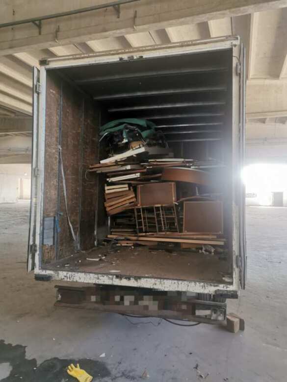 Bari, ditta di traslochi abbandona rifiuti in un capannone privato: 4 denunce, tra loro il titolare – FOTO Bari, ditta di traslochi abbandona rifiuti in un capannone privato: 4 denunce, tra loro il titolare – FOTO