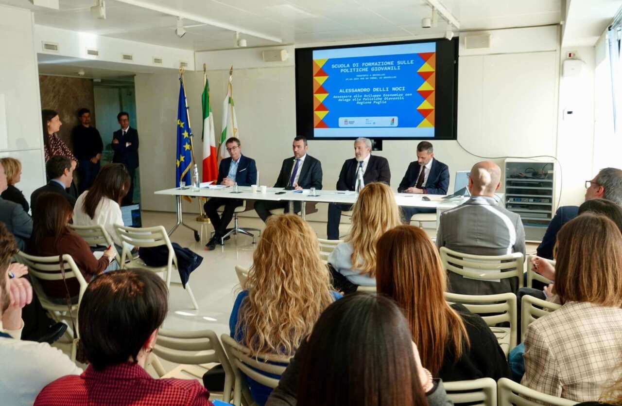 Politiche giovanili, amministratori locali pugliesi “studiano” in Europa: tre giorni di confronto a Bruxelles – VIDEO