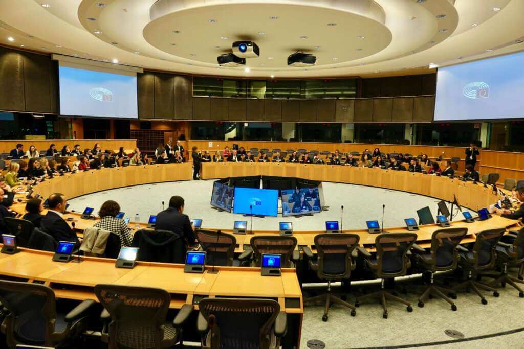 Politiche giovanili, amministratori locali pugliesi “studiano” in Europa: tre giorni di confronto a Bruxelles – VIDEO